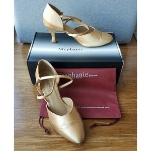 Stephanie Ballroom Closed-Toe Smooth Dance Shoes